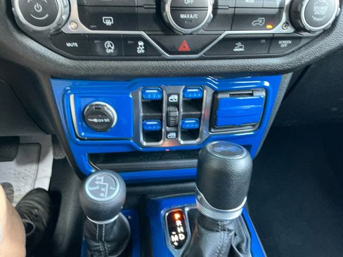 Used 2024 Jeep Wrangler Sport S image 12