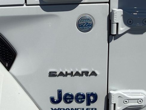 Used 2022 Jeep Wrangler Unlimited Sahara w/ Cold Weather Group AWD/4WD image 26