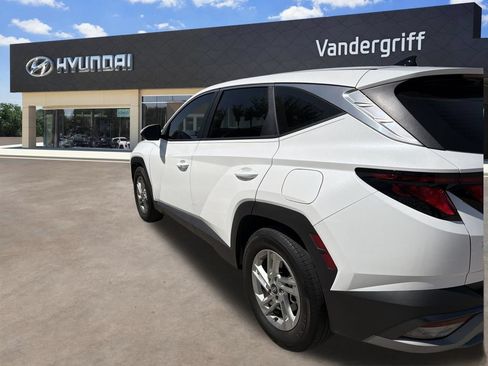 Used 2025 Hyundai Tucson SE FWD image 3