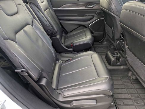 Used 2023 Jeep Grand Cherokee L Limited w/ Luxury Tech Group II image 19