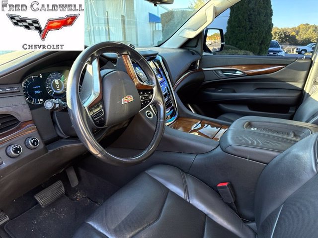 Used 2017 Cadillac Escalade Luxury AWD/4WD image 6