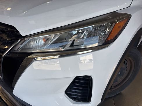 Used 2023 Nissan Kicks S FWD image 9