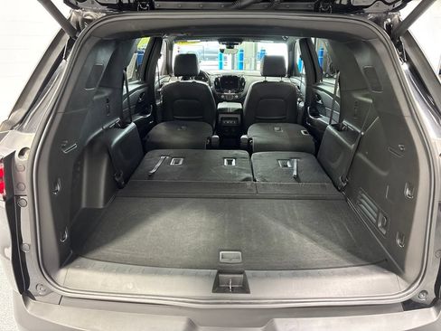 Used 2023 Chevrolet Traverse LT w/ LT Premium Package AWD/4WD image 53