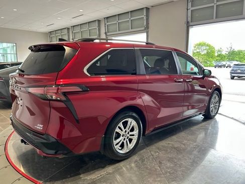 Used 2023 Toyota Sienna XSE w/ XSE Plus Package AWD/4WD image 8