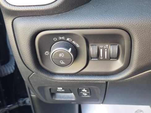 Used 2025 RAM 1500 Big Horn AWD/4WD image 25