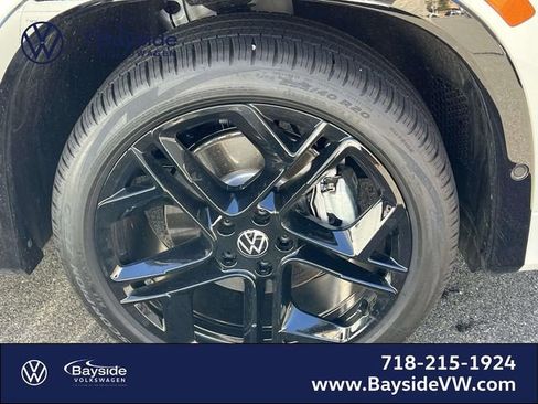 New 2026 Volkswagen Tiguan SE R-Line image 8