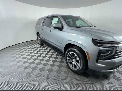 New 2026 Chevrolet Suburban LT w/ Comfort Package image 4