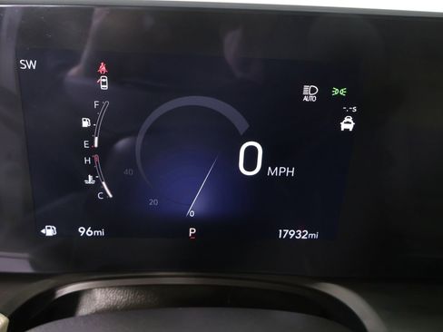 Used 2025 Buick Encore GX Avenir w/ Avenir Technology Package AWD/4WD image 4