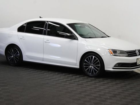 Used 2016 Volkswagen Jetta Sport FWD image 1