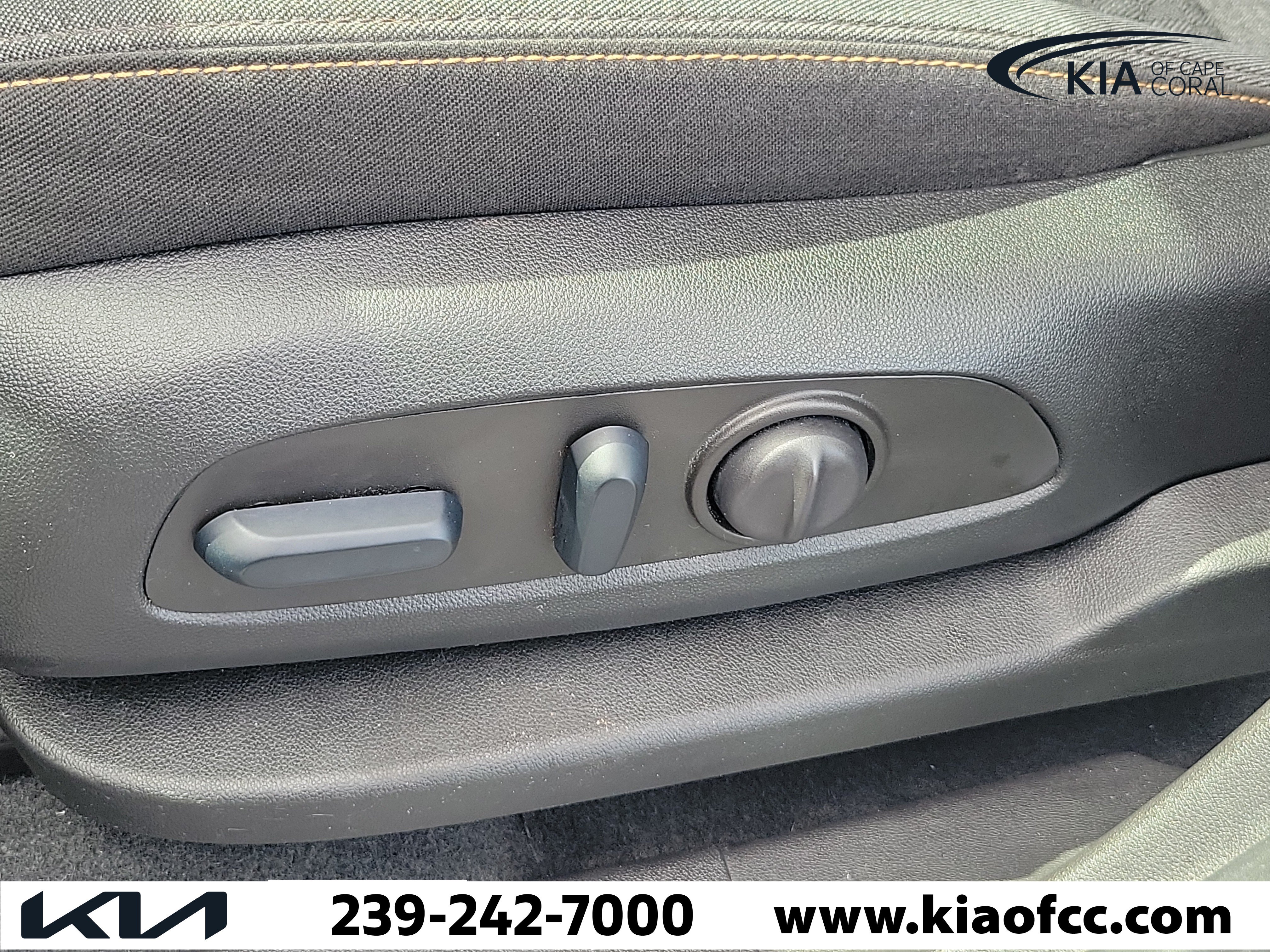 Used 2024 Chevrolet Equinox LT FWD image 23