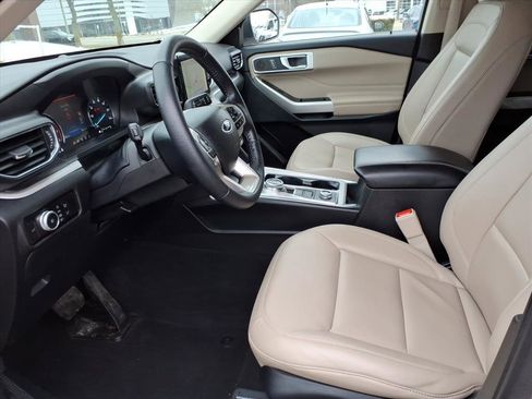 Used 2023 Ford Explorer XLT w/ Equipment Group 202A image 10