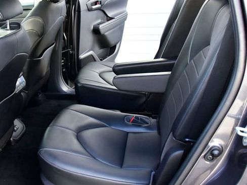 Certified 2021 Toyota Highlander XLE image 15