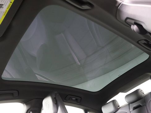 Used 2023 Porsche Taycan image 19