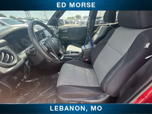 Used 2022 Toyota Tacoma TRD Off-Road AWD/4WD image 18