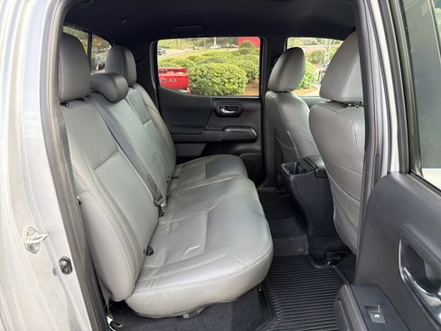 Used 2019 Toyota Tacoma TRD Sport image 26