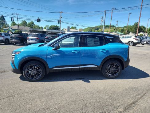 New 2026 Nissan Kicks SR w/ SR Premium Package AWD/4WD image 5