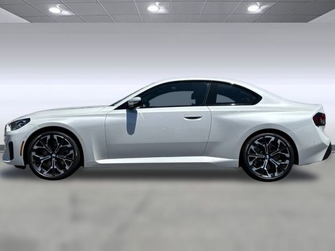 Used 2025 BMW 230i Coupe w/ Premium Package image 2