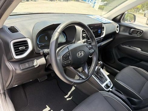 Used 2023 Hyundai Venue Limited w/ Cargo Package FWD image 11
