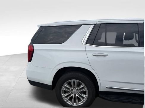 Used 2022 GMC Yukon SLT w/ SLT Premium Package AWD/4WD image 4