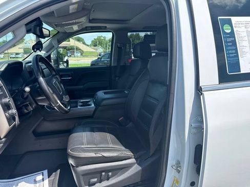 Used 2018 GMC Sierra 2500 Denali w/ Duramax Plus Package AWD/4WD image 31