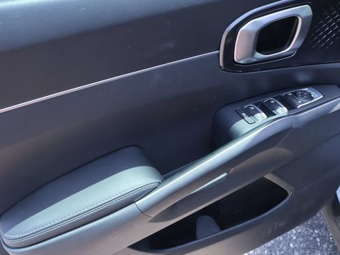 Certified 2023 Kia Sorento S FWD image 18