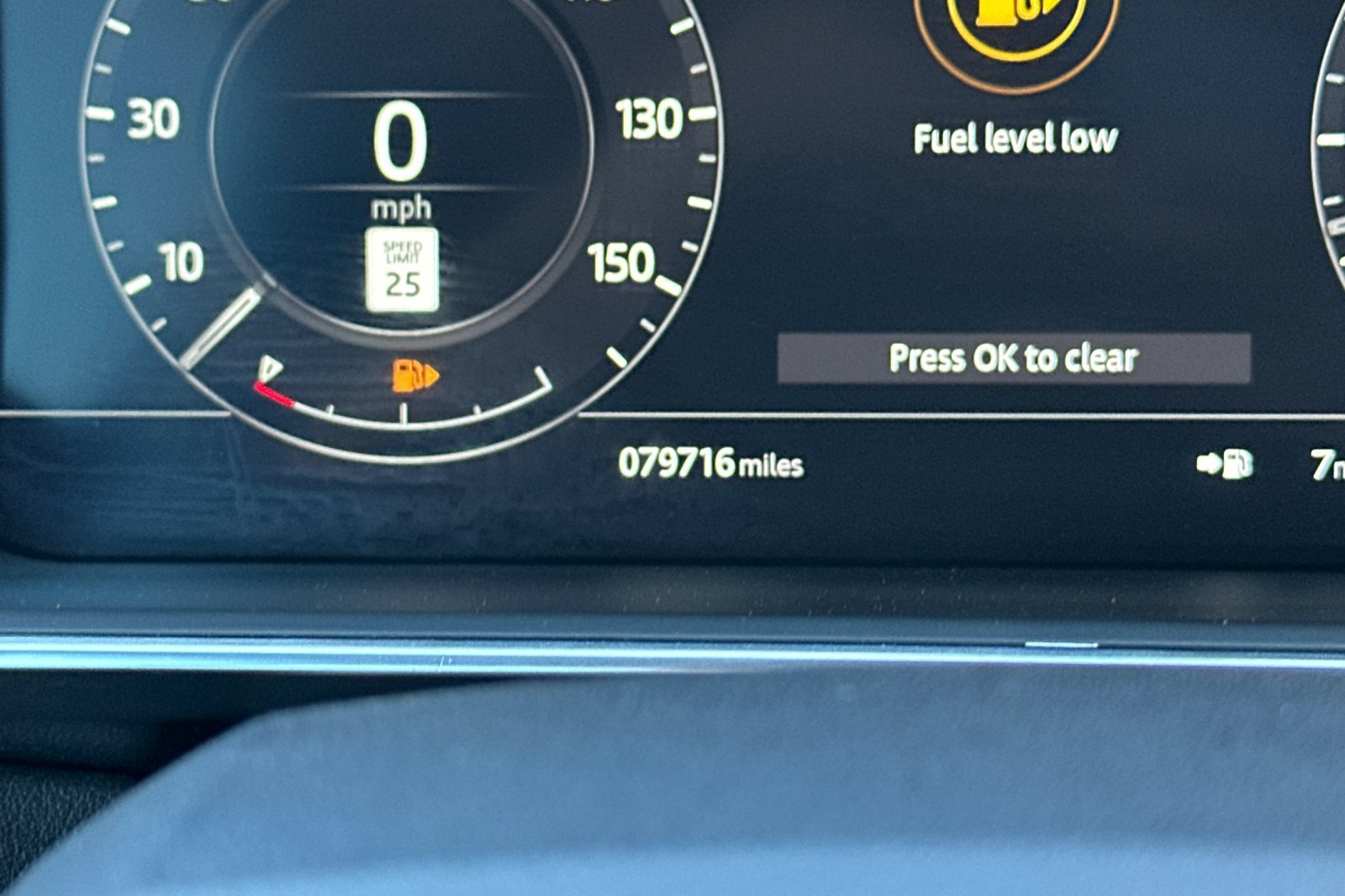 Used 2018 Land Rover Range Rover Sport HSE AWD/4WD image 28
