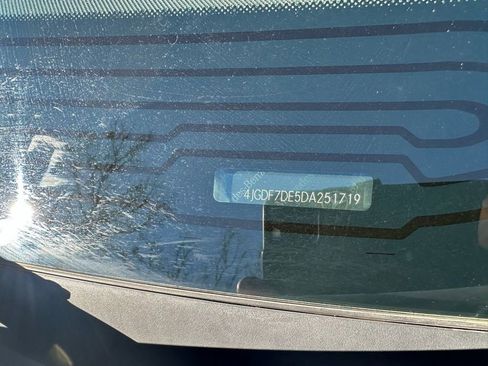 Used 2013 Mercedes-Benz GL 550 4MATIC image 47