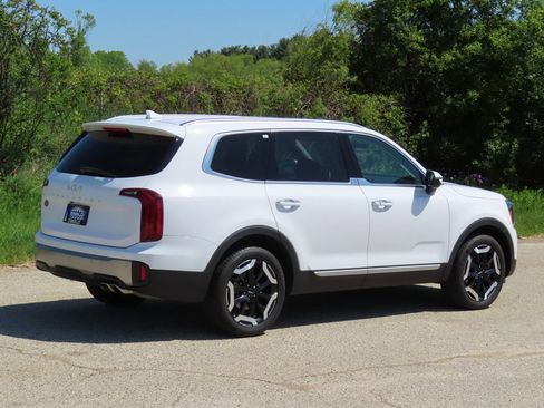 Certified 2025 Kia Telluride S FWD image 3