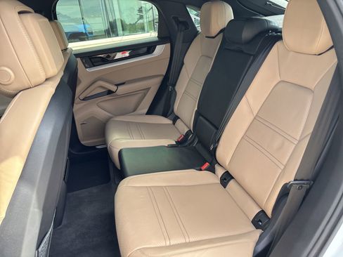 Certified 2024 Porsche Cayenne Coupe image 23
