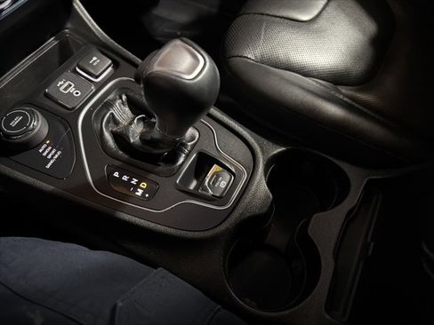 Used 2021 Jeep Cherokee Latitude Lux w/ Comfort/Convenience Group image 32