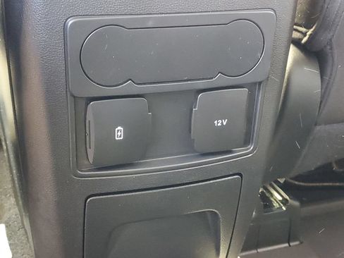 Used 2024 Ford Explorer XLT AWD/4WD image 17