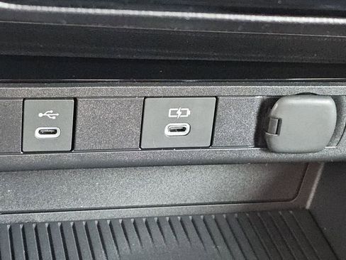 New 2026 Toyota Prius Plug-In Hybrid FWD image 15