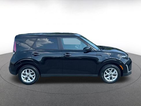 Used 2025 Kia Soul LX w/ LX Technology Package FWD image 16