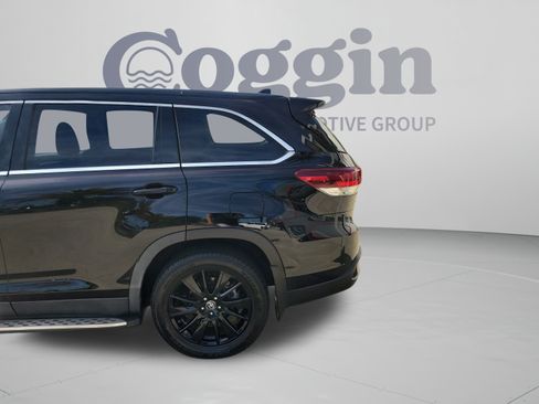 Used 2019 Toyota Highlander SE FWD image 30