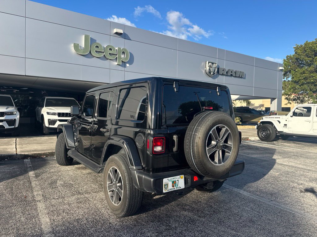 Used 2023 Jeep Wrangler Unlimited Sahara AWD/4WD image 7