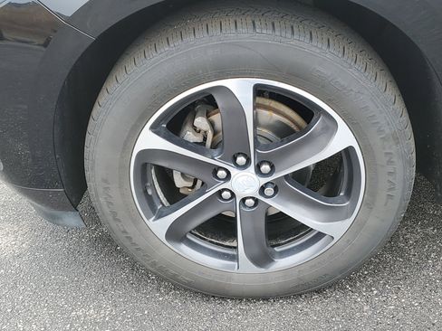 Used 2019 Buick Enclave Essence w/ LPO, Sport Appearance Package image 10