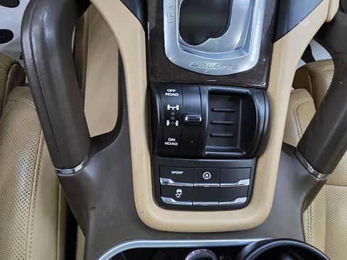 Used 2016 Porsche Cayenne AWD/4WD image 39