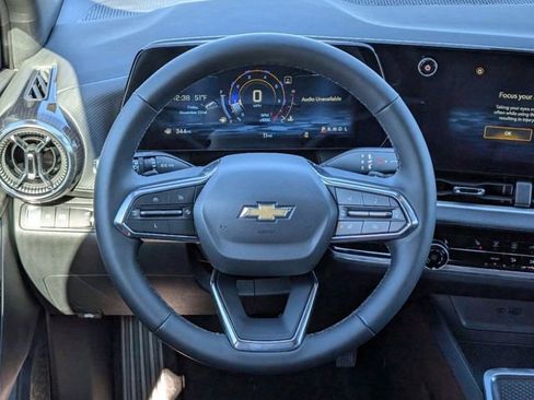 New 2025 Chevrolet Equinox LT w/ Safety and Technology Package image 12