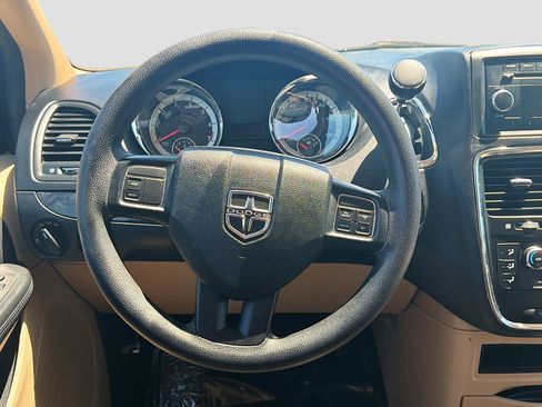 Used 2014 Dodge Grand Caravan SE w/ Quick Order Package 29E SE FWD image 17