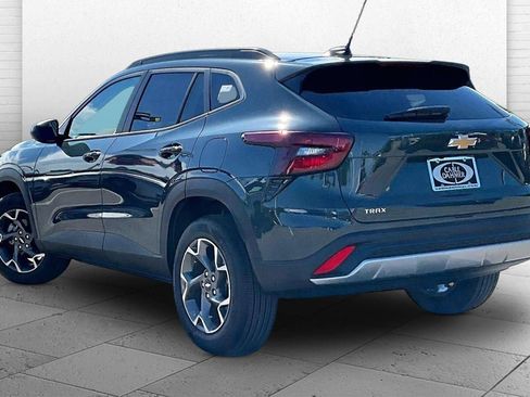 New 2026 Chevrolet Trax LT w/ LT Convenience Package FWD image 3