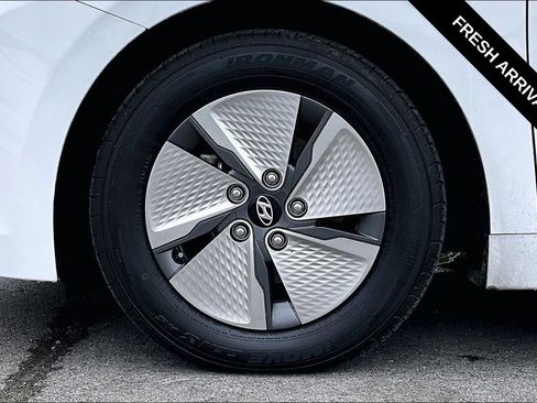 Used 2020 Hyundai Ioniq SE FWD image 32