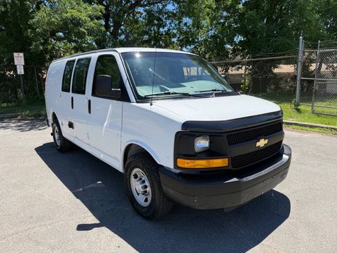 Used 2016 Chevrolet Express 2500 RWD image 7