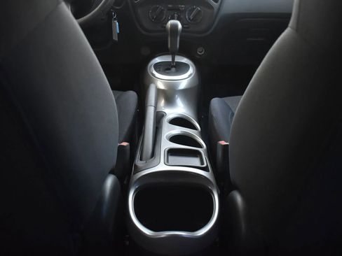 Used 2011 Nissan Juke S image 12