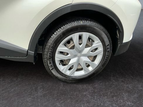 Used 2021 Toyota C-HR LE image 9