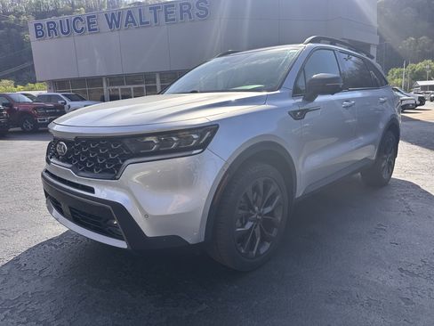 Used 2021 Kia Sorento SX Prestige image 3