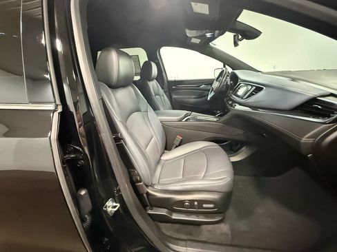 Used 2023 Buick Enclave Essence AWD/4WD image 13