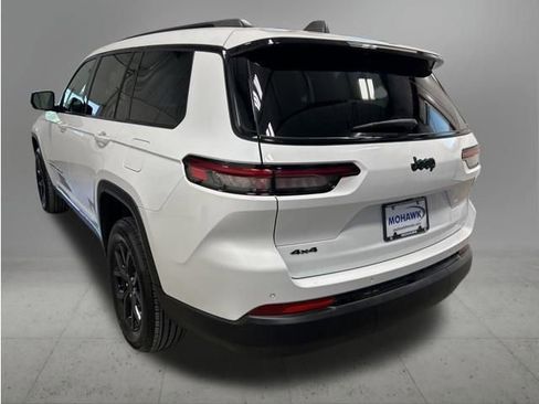 Used 2024 Jeep Grand Cherokee L Altitude AWD/4WD image 3