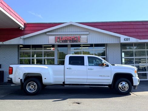 Used 2019 GMC Sierra 3500 Denali w/ Duramax Plus Package AWD/4WD image 2