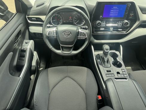 Used 2023 Toyota Highlander LE AWD/4WD image 25