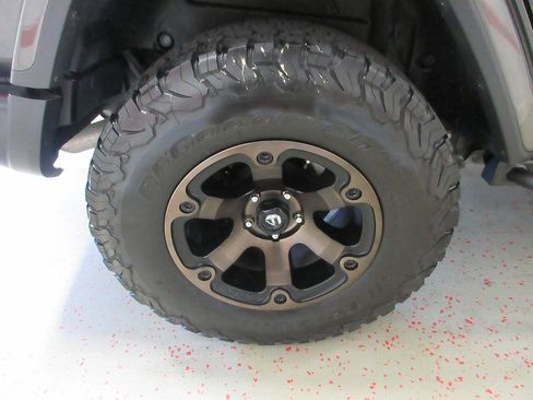 Used 2018 Jeep Wrangler Unlimited Sahara w/ LED Lighting Group AWD/4WD image 26